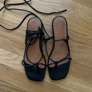 LOQ Dora Sandals
